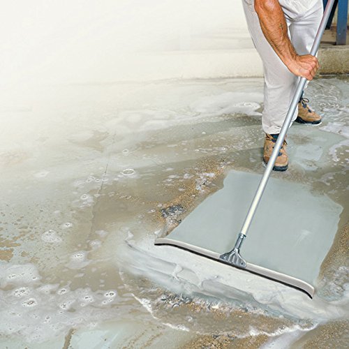 Unger Professional AquaDozer 36” Smooth Surface Curved Floor Squeegee, Flood Cleanup Scrubber for Concrete and Asphalt, Cleaning Tool with Curve Hood to Control and Easily Moves Water and Debris