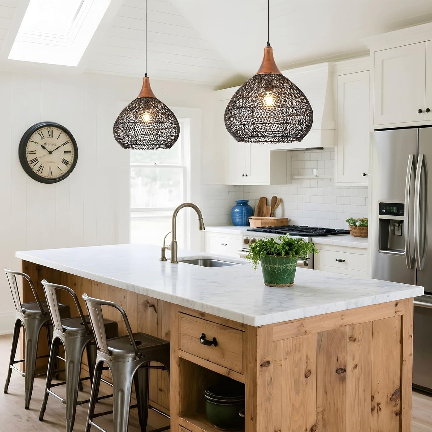 Black Rattan Pendant Light, 15.7" Rattan Chandelier Hand-Woven Wicker Pendant Light Fixtures with Solid Wood, Basket Hanging Lighting for Dining Room Kitchen Island Living Room