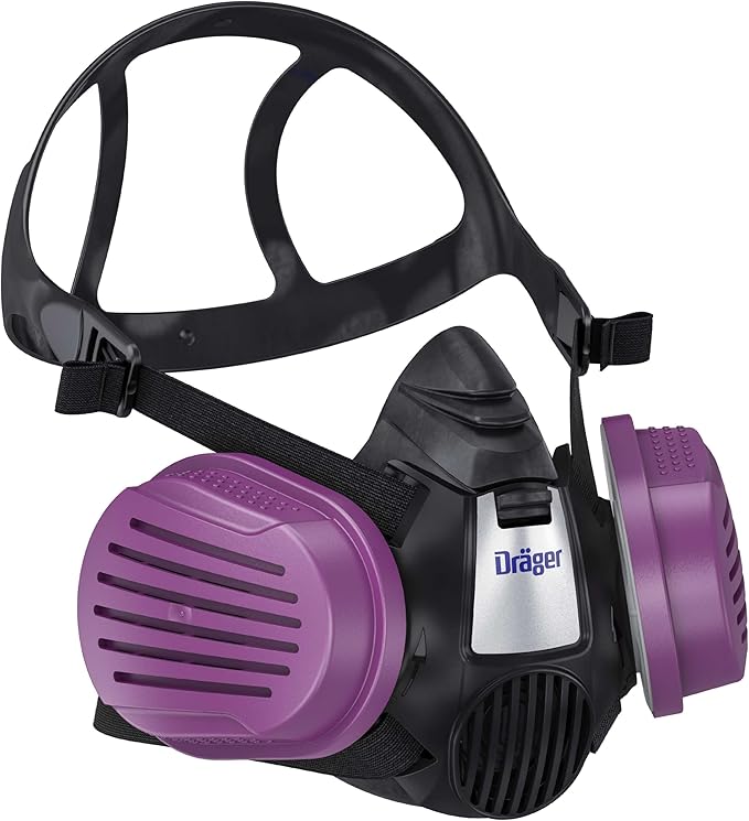 Dräger X-plore 3500 half-face respirator mask with P100 particle filters against smoke particles from wildfire
